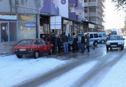 2 otomobilin kafa kafaya çarpıştı