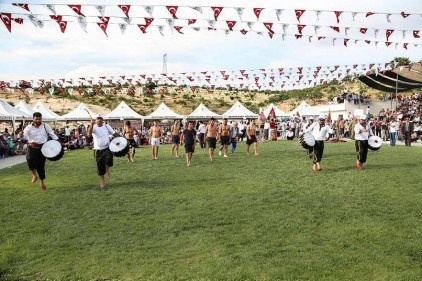 500 pehlivan yarıştı