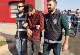 4 plakasız araçla kapkaç yapan 2 kişi adliyeye çıkarıldı 