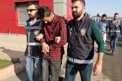 4 plakasız araçla kapkaç yapan 2 kişi adliyeye çıkarıldı 