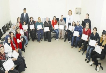 160 saat kurs görüp bilgisayar kullanmasını öğrendiler