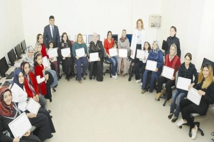 160 saat kurs görüp bilgisayar kullanmasını öğrendiler