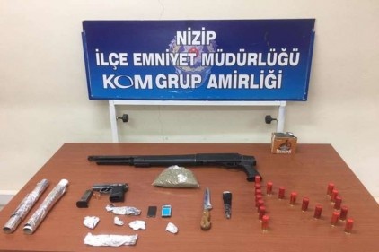 3 şahsın araç ve evlerinden silah ve uyuşturucu çıktı