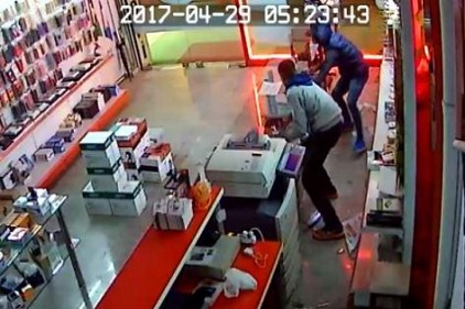 30 saniyede 10 dizüstü bilgisayarı böyle çaldılar