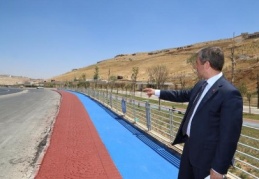 12 şeritli Yeşilvadi Bulvarı’na bisiklet yolu yapıldı