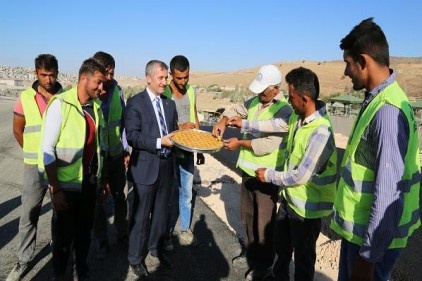 12 şeritli Yeşilvadi Bulvarı&#8217;nın 6 şeridi asfaltlanarak trafiğe açıldı