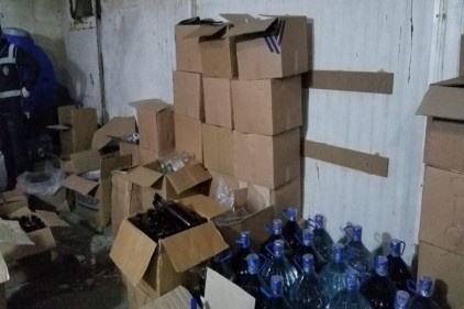 566 şişe sahte alkol ele geçirildi 