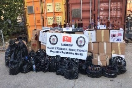 765 şişe sahte alkol ve 100 paket gümrük kaçağı sigara ele geçirildi