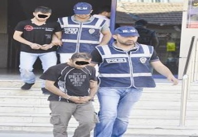 2 Sokak satıcısı yakalandı 