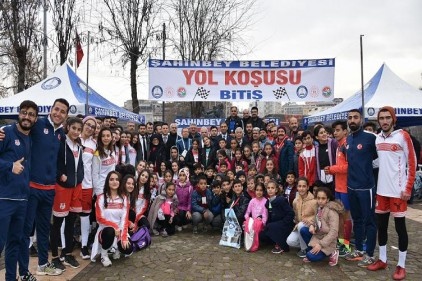 200 sporcu, Atatürk&#8217;ün Gaziantep&#8217;e gelişi için koştu