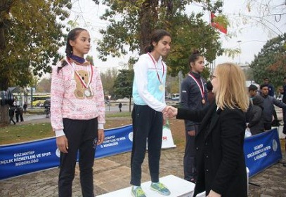 315 sporcu kadına şiddete hayır diye koştu