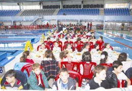 410 sporcu, yüzme eğitimi alıyor