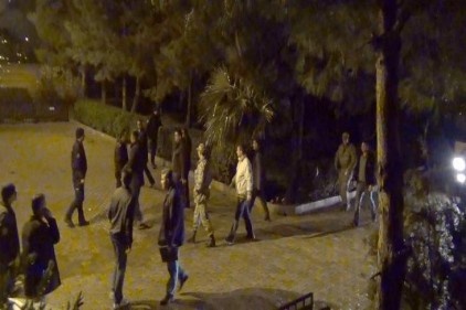 228 Suriyeli Gaziantep&#039;te bir spor salonuna yerleştirildi