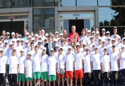 7 takımın katıldığı uluslararası futbol turnuvası düzenlenecek 