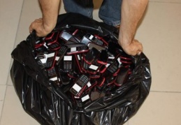 900 tane kaçak cep ele geçirildi