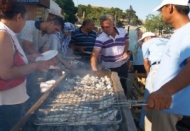 3 ton balık 2 saatte tüketildi