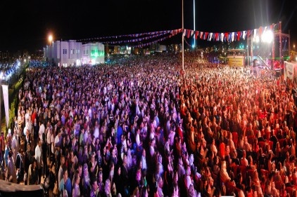 2. Uluslararası Folklor Festivali&#039;ne yaklaşık 100 bin kişi katıldı