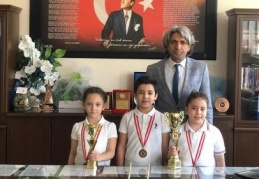 7 yaş kızlar kategorisinde Nehir Ela Ertürk birinci oldu
