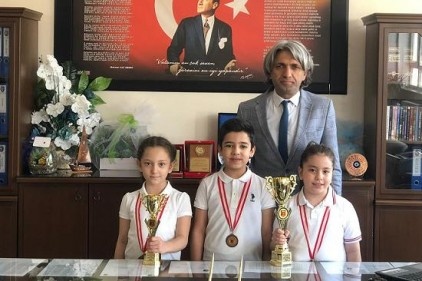 7 yaş kızlar kategorisinde Nehir Ela Ertürk birinci oldu