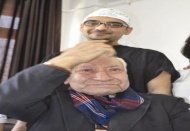 74 yaşında görme sevinci yaşadı