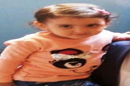 3 yaşındaki çocuk silahlı çatışmanın arasında can verdi