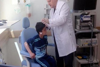 10 Yaşındaki çocuk yeniden duymaya başladı 