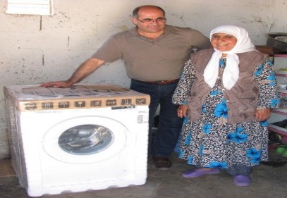 51 yaşındaki görme engelli Zeynep Tuç’a çamaşır makinesi