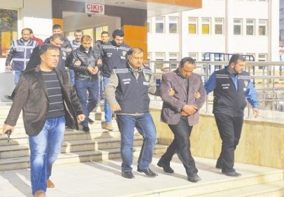 74 yaşındaki kadının bileziklerini gaspedecekti