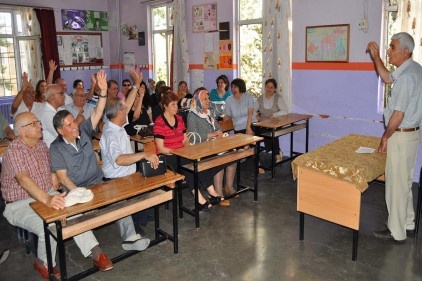 50 yıl sonra aynı sıralarda buluştular