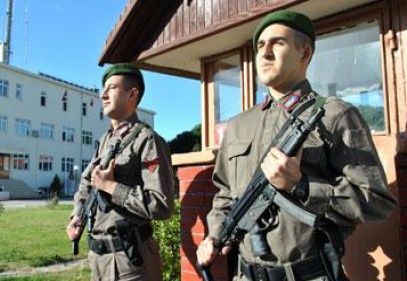 7 yıl üstü sözleşmeli er ve erbaşlara 79 bin lira prim verilecek