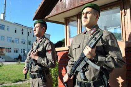 7 yıl üstü sözleşmeli er ve erbaşlara 79 bin lira prim verilecek