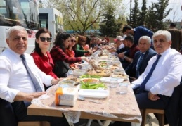 350 yıldan beri baharı böyle karşılıyorlar