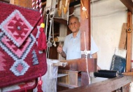 24 yıldır 3 metrekarelik dükkanında kilim üretiyor 