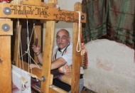 50 yıldır aynı tezgahta kutnu kumaşı dokuyor 