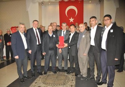 40 yılını dolduran esnafa plaket verildi