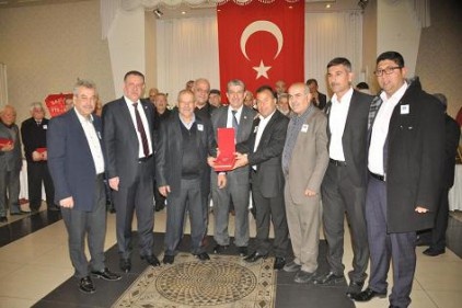 40 yılını dolduran esnafa plaket verildi