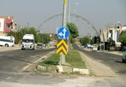 63 yıllık ilçede, trafik sinyalizasyon sistemi yok