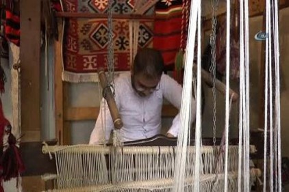 500 yıllık kilimciliğe Antep&#8217;te devam ediyorlar
