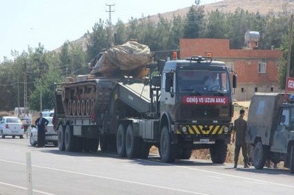 5. Zırhlı Tuğay&#8217;dan Irak sınırına tank ve zırhlı araç gönderildi