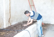 1 milyon solucanla aylık 1 ton gübre üretiyor