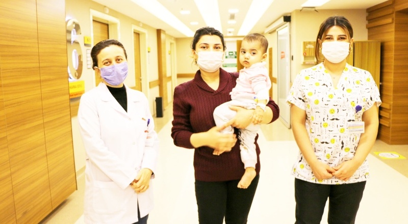 1 yaşındaki bebek boynundaki apseden kurtuldu