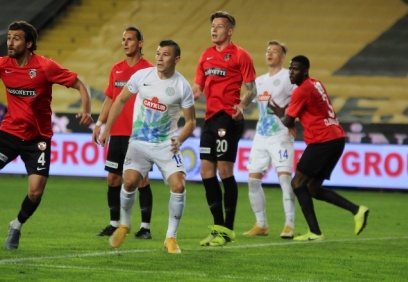 10 futbolcunun sözleşmesi sona erdi