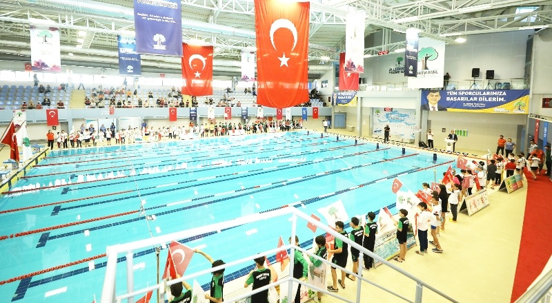 10. Geleneksel Yüzme Yarışmaları 201 sporcunun katılımıyla gerçekleştirildi