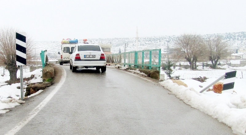 11 kırsal mahalleye ulaşım sağlayan köprü tehlike saçıyor