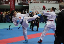 11 madalya kazanan milli karatecileri tebrik etti