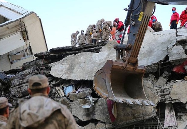 11 yıl önce ‘yıkılır’ raporu verilen hastanenin enkazında 70 kişi yaşamını yitirdi
