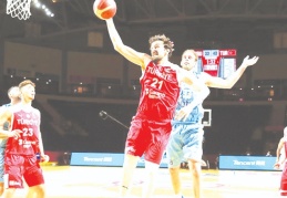 12 Dev Adam, elemelere galibiyetle başladı