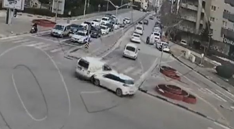 12 trafik kazası kameralara yansıdı