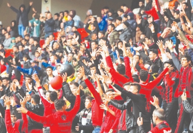 12 yaş altı çocuklar hiçbir şekilde stadyumlara giremeyecek