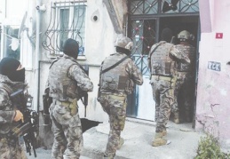 125 adrese eş zamanlı baskın düzenlendi